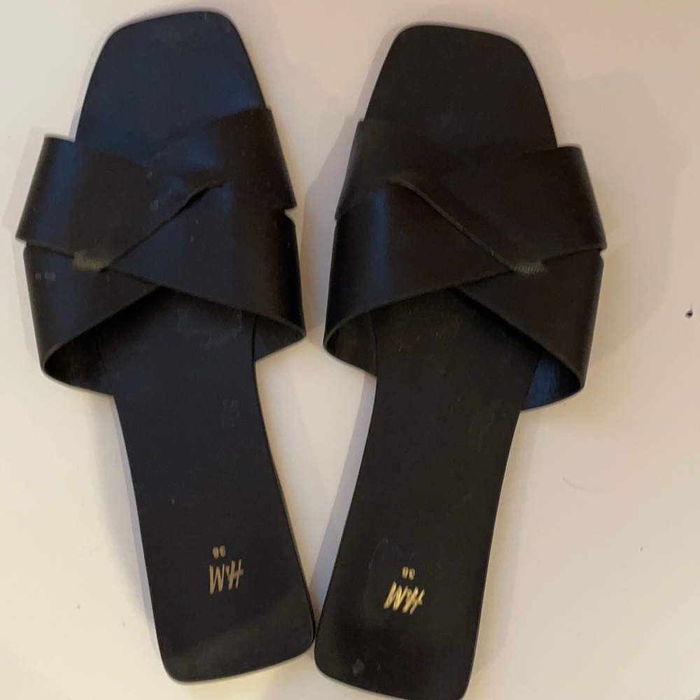 Trendy H&M flat sandals